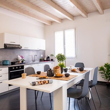 Residenza Gelsomino Apartment เดเซนซาโนเดลการ์ดา ภายนอก รูปภาพ