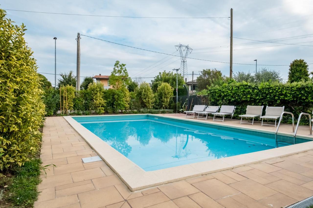 Residenza Gelsomino Apartment เดเซนซาโนเดลการ์ดา ภายนอก รูปภาพ