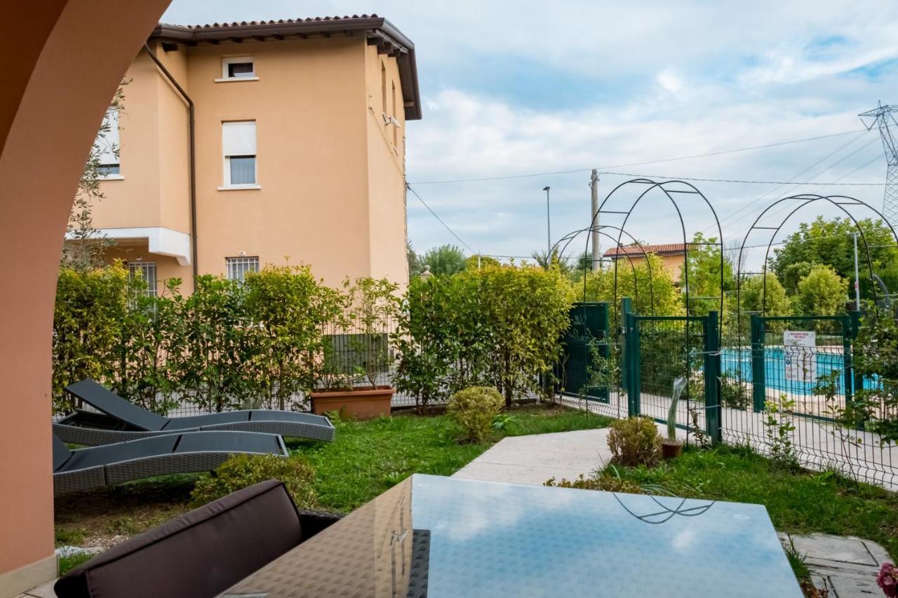 Residenza Gelsomino Apartment เดเซนซาโนเดลการ์ดา ภายนอก รูปภาพ