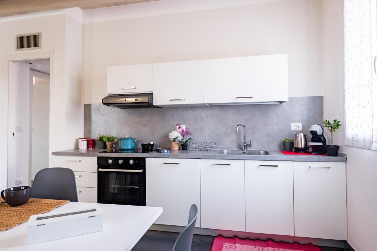 Residenza Gelsomino Apartment เดเซนซาโนเดลการ์ดา ภายนอก รูปภาพ