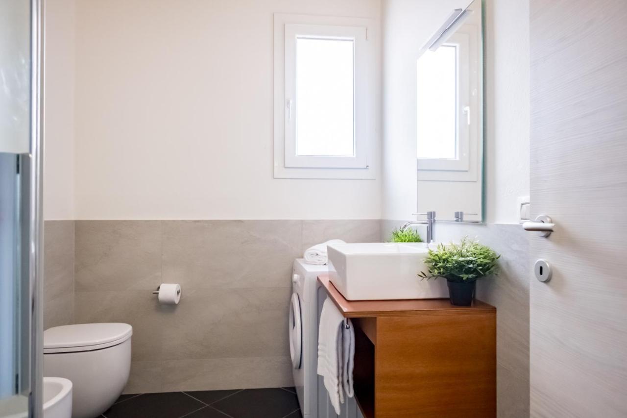 Residenza Gelsomino Apartment เดเซนซาโนเดลการ์ดา ภายนอก รูปภาพ