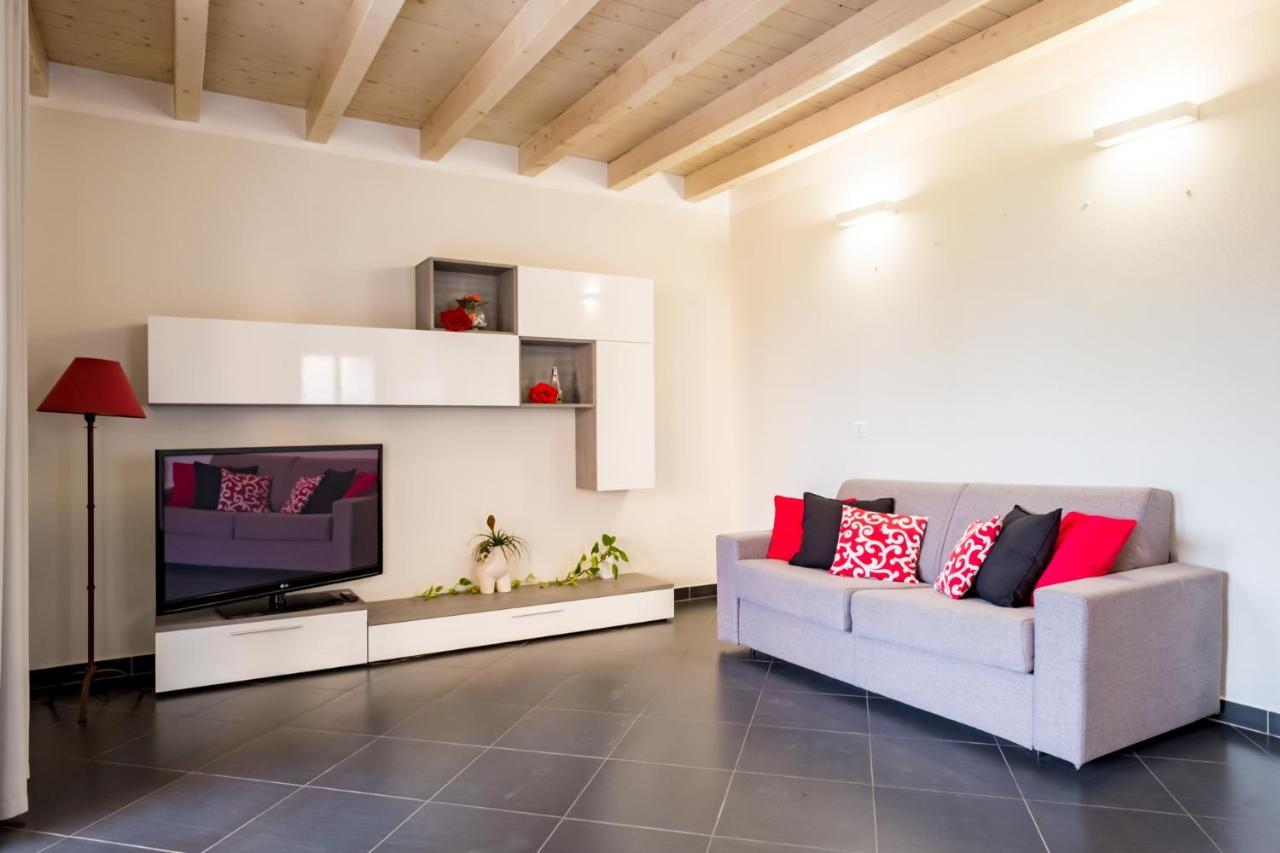 Residenza Gelsomino Apartment เดเซนซาโนเดลการ์ดา ภายนอก รูปภาพ