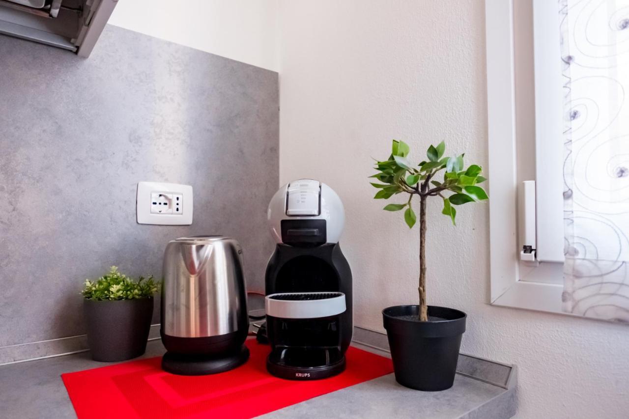 Residenza Gelsomino Apartment เดเซนซาโนเดลการ์ดา ภายนอก รูปภาพ